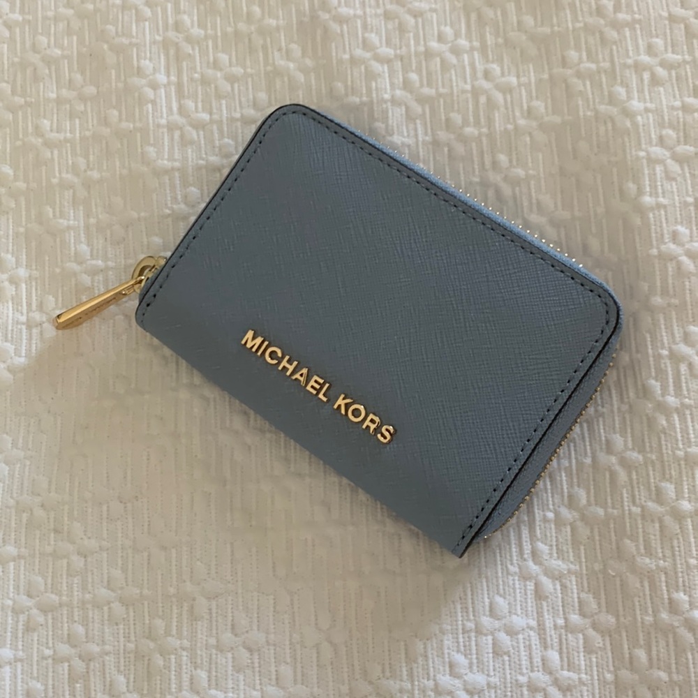 Michael Kors zip around wallet EUC
